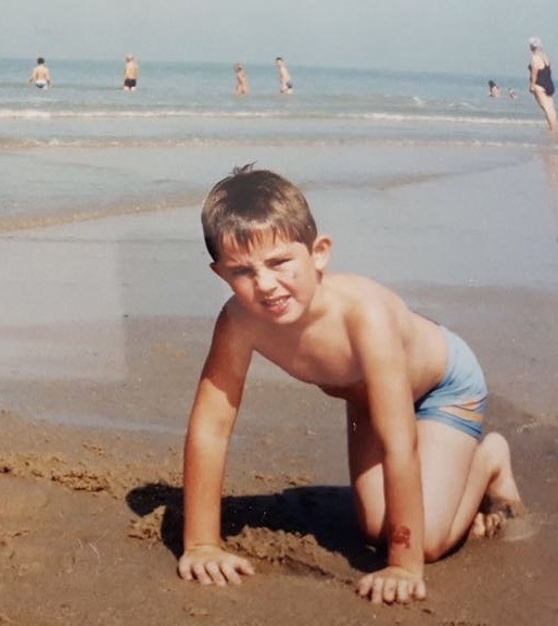 Young Daniël on the beach